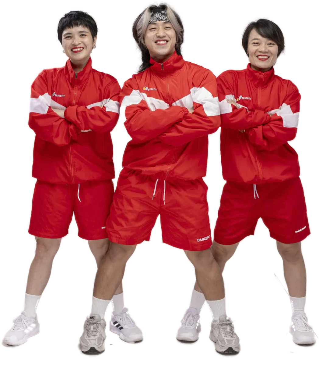 Ba thành viên đội ngũ DanceFIT trong bộ đồ đỏ